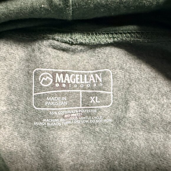 NEW Magellan Outdoors Men's Classic Heritage Logo Hoodie - Picture 3 of 3